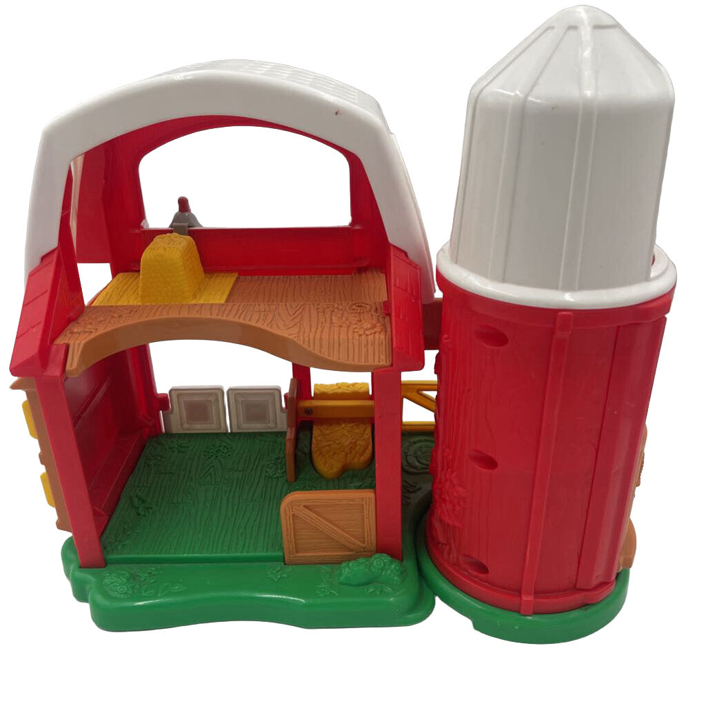 Barn w/ Farm Animals