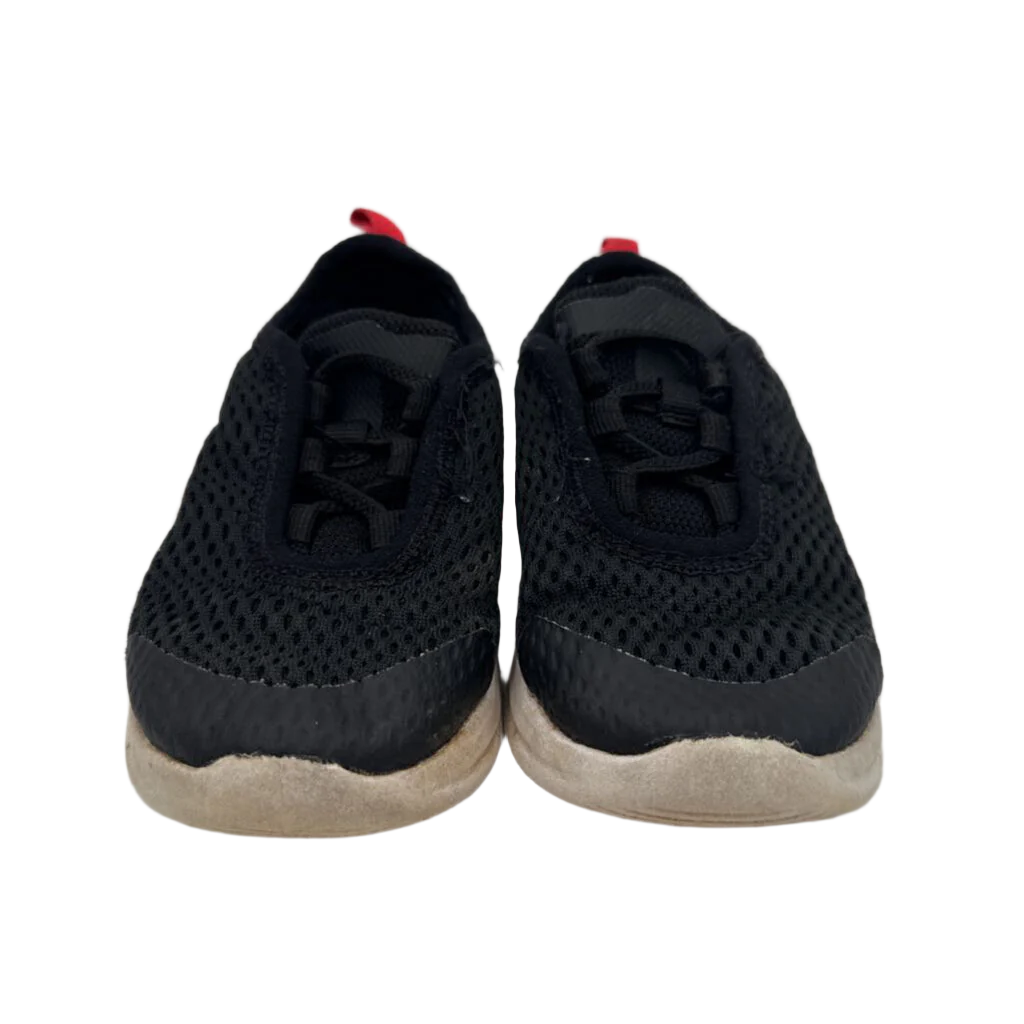 Slip On Sneakers / Red Swoosh