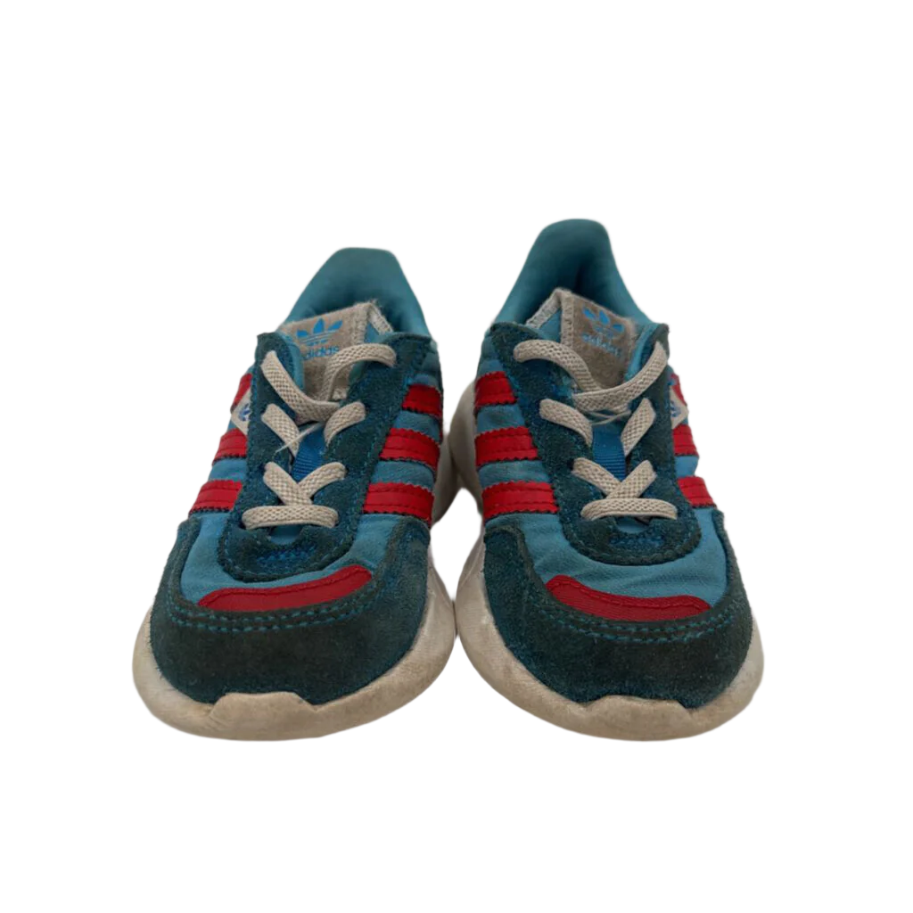 Slip On Sneakers / Red Stripes