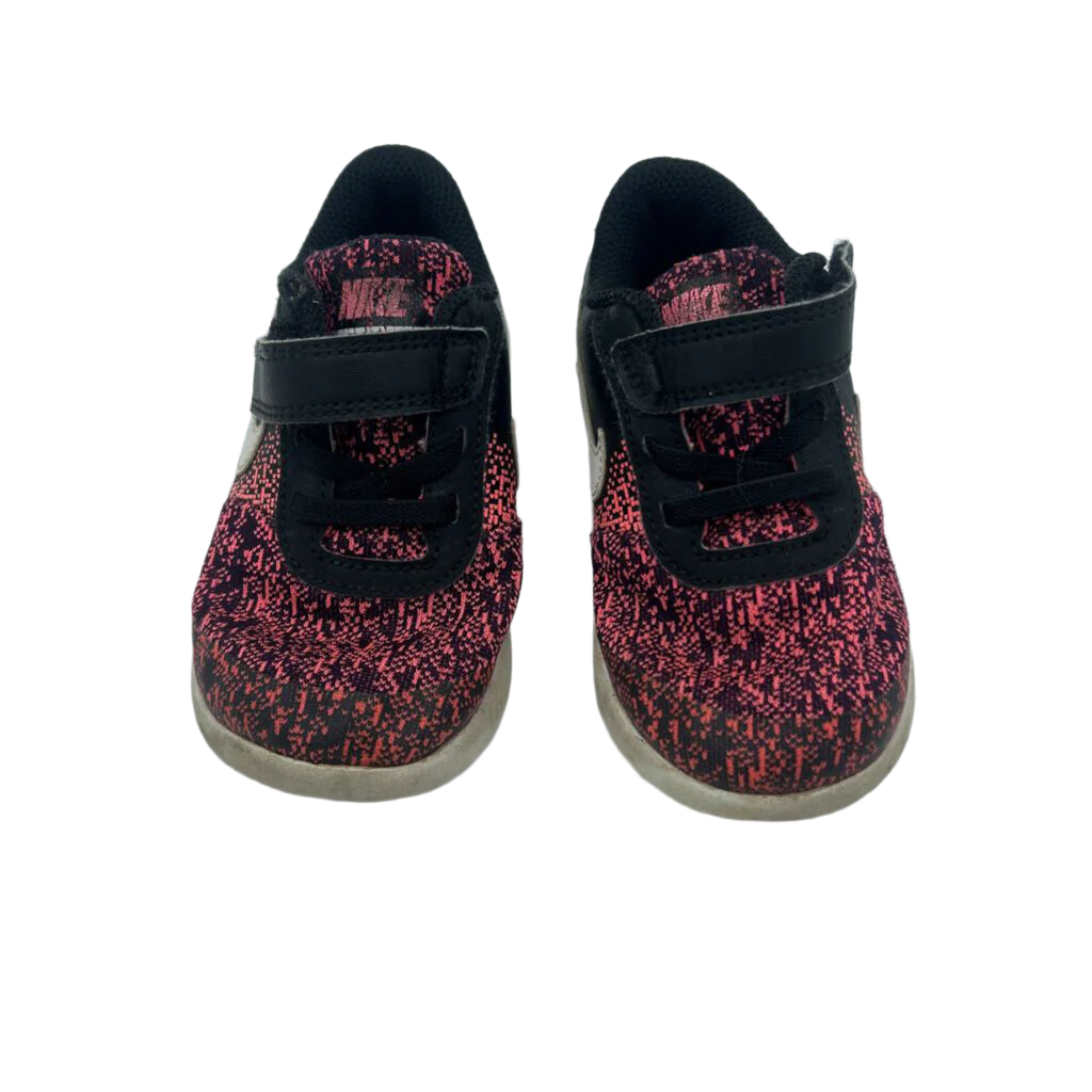 Velcro Sneakers / Swoosh