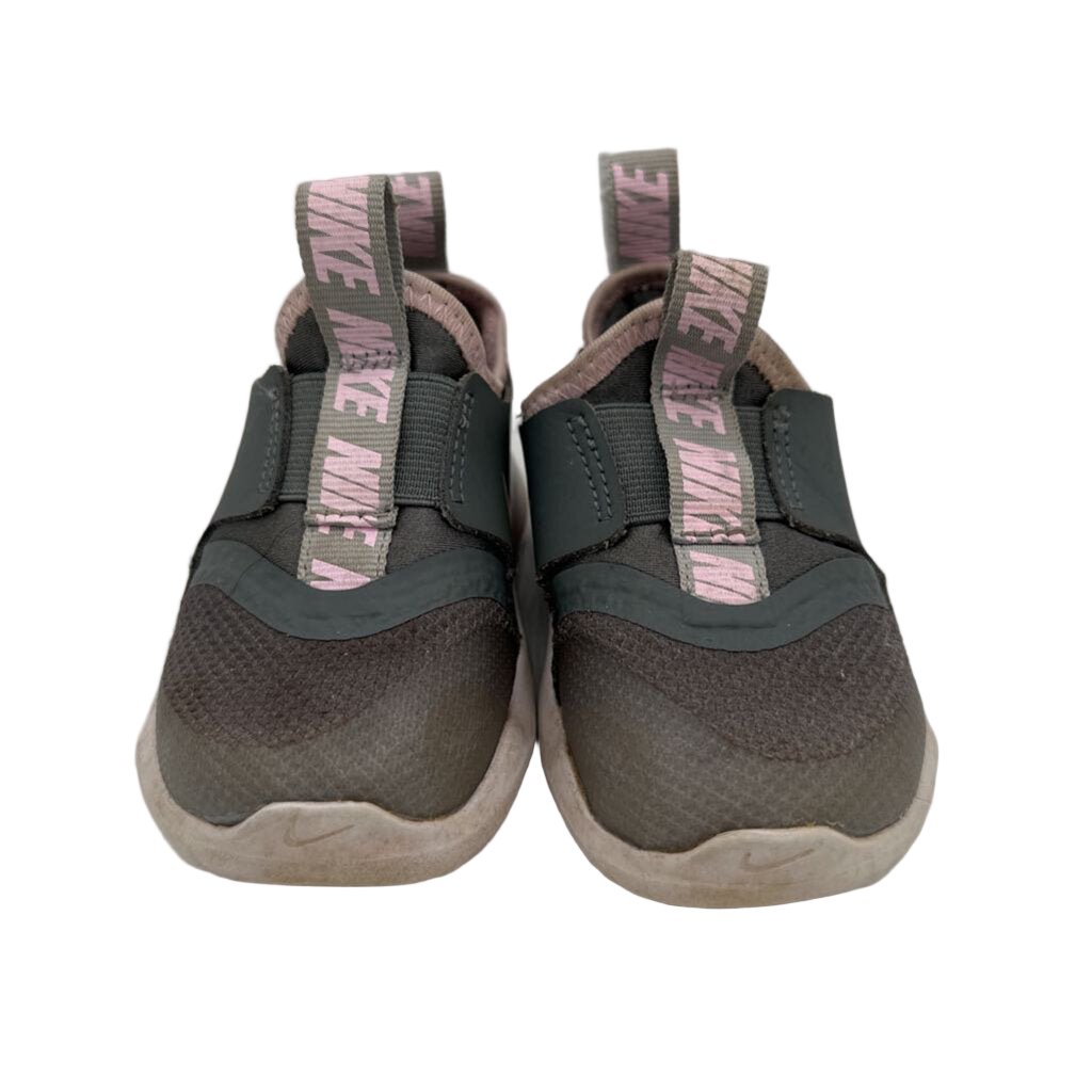 Slip On Sneakers / Pink Swoosh