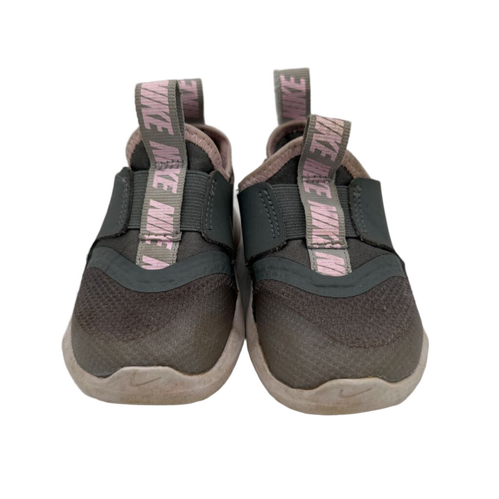 Slip On Sneakers / Pink Swoosh