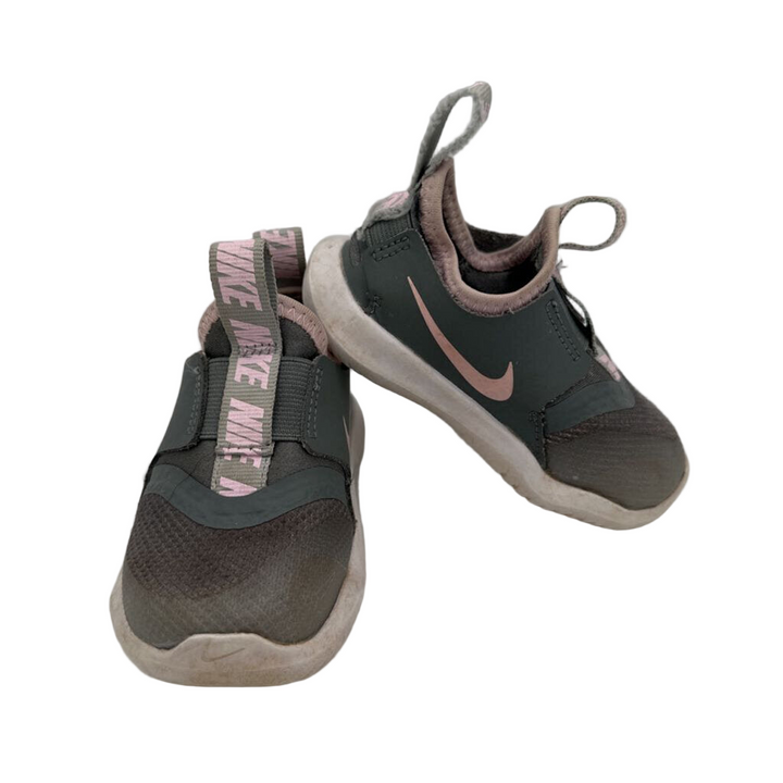Slip On Sneakers / Pink Swoosh
