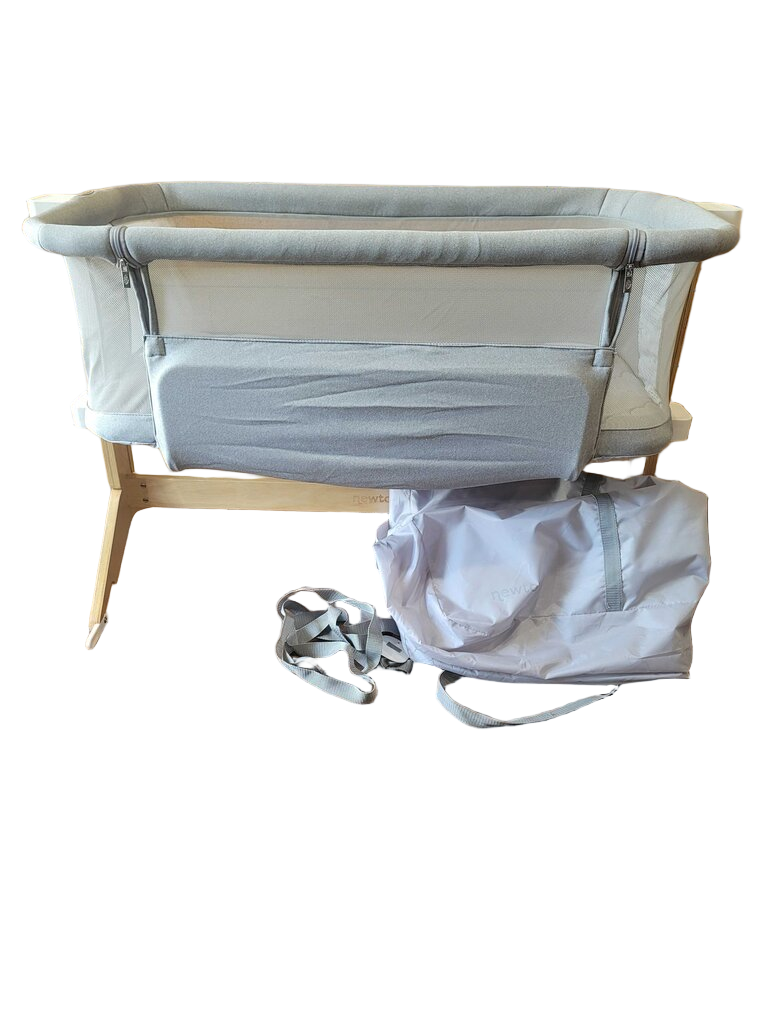 Bassinet & Bedside Sleeper with sheets