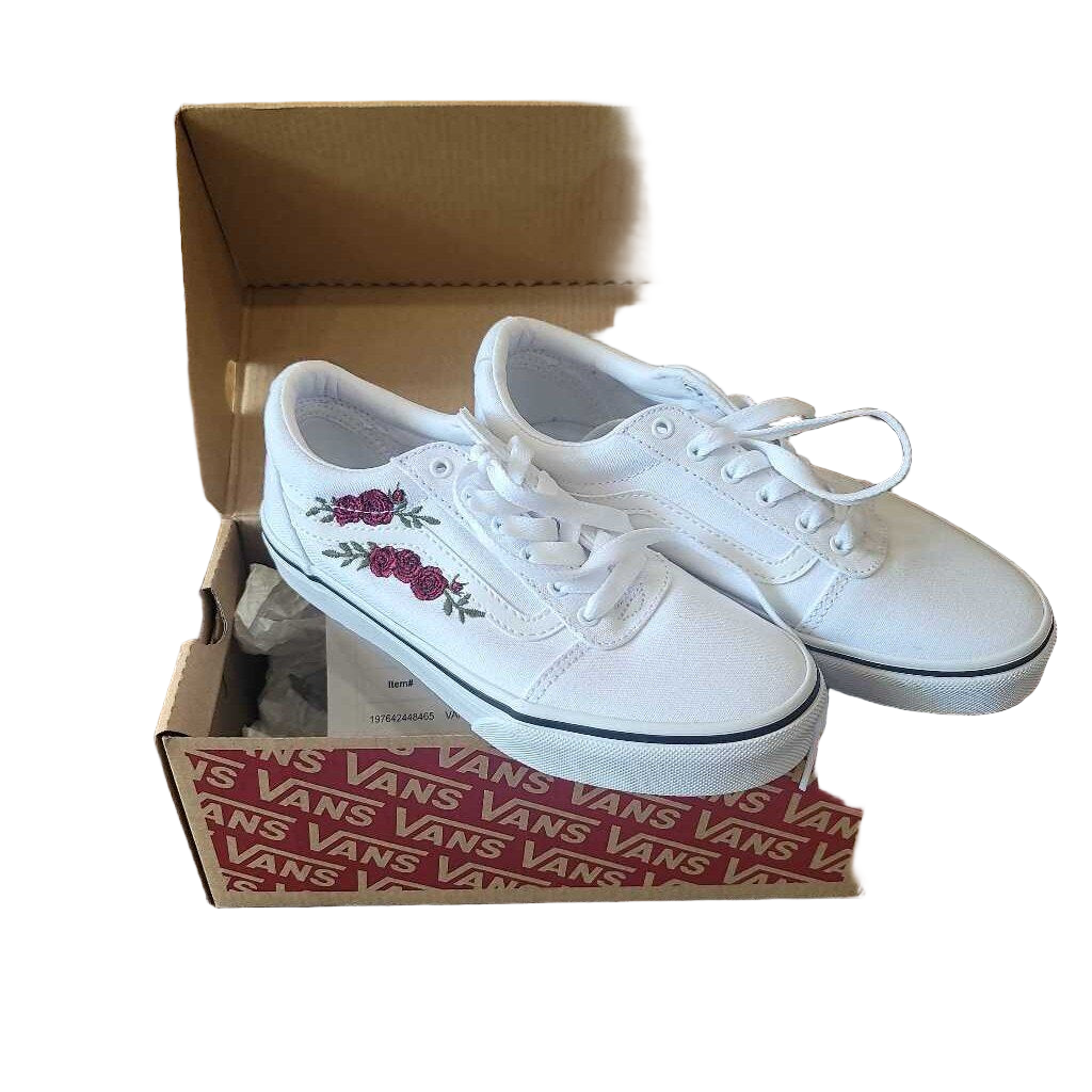 Lace Up Sneakers / Roses