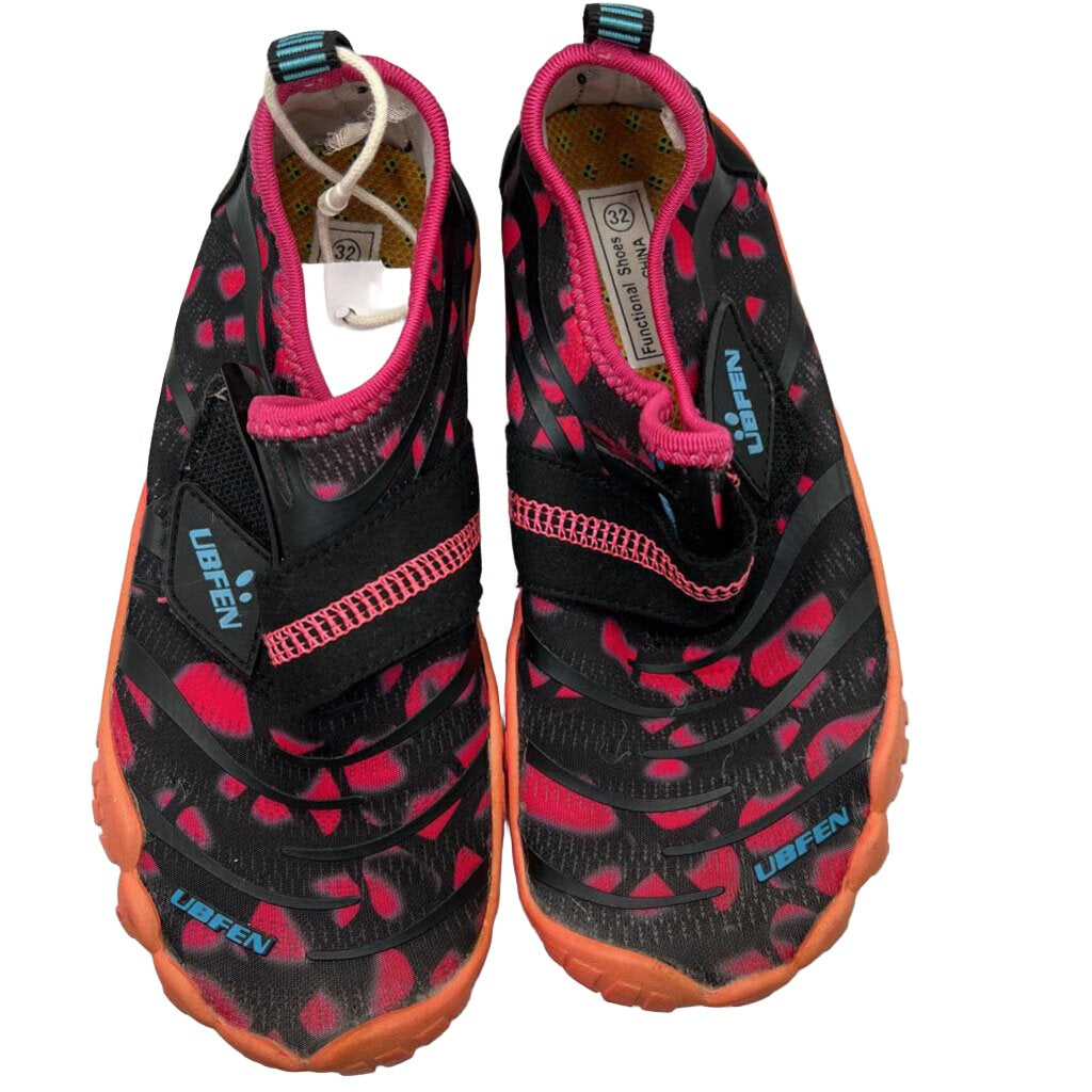 Water Shoes / Pink Spots