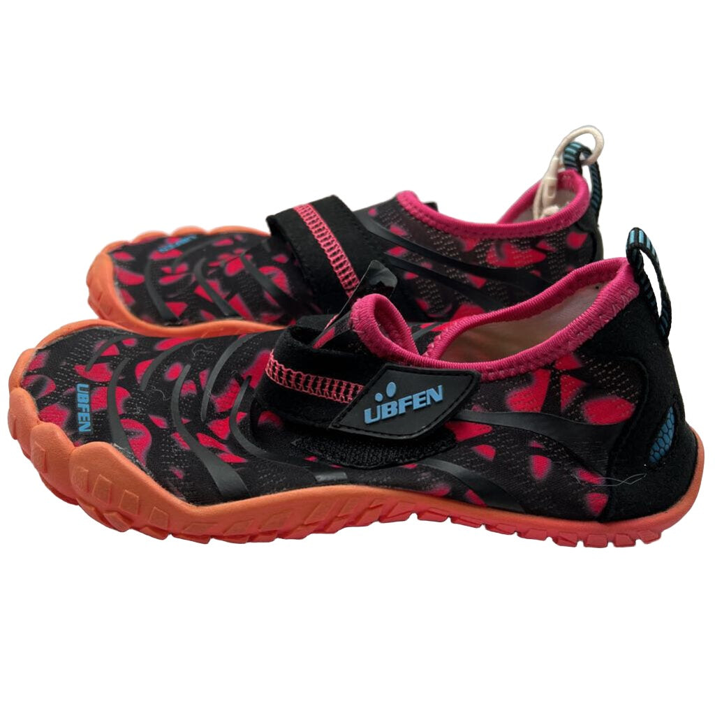 Water Shoes / Pink Spots