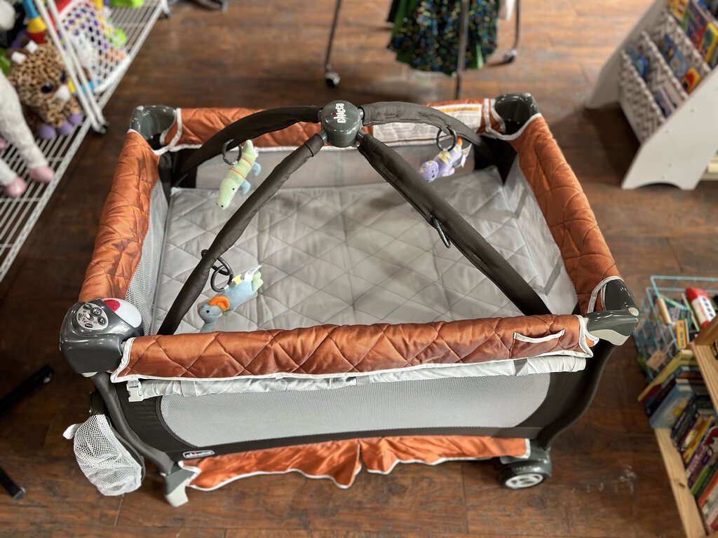 Play Yard + Changing Bassinet