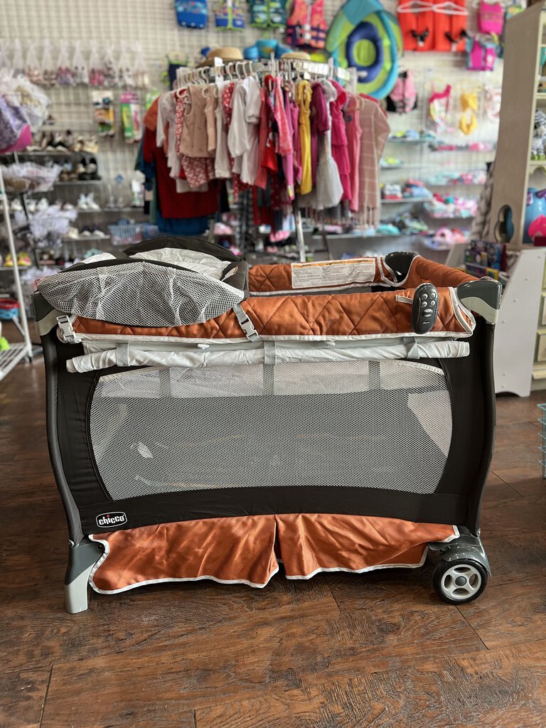 Play Yard + Changing Bassinet