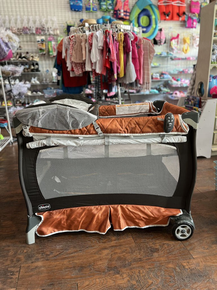 Play Yard + Changing Bassinet
