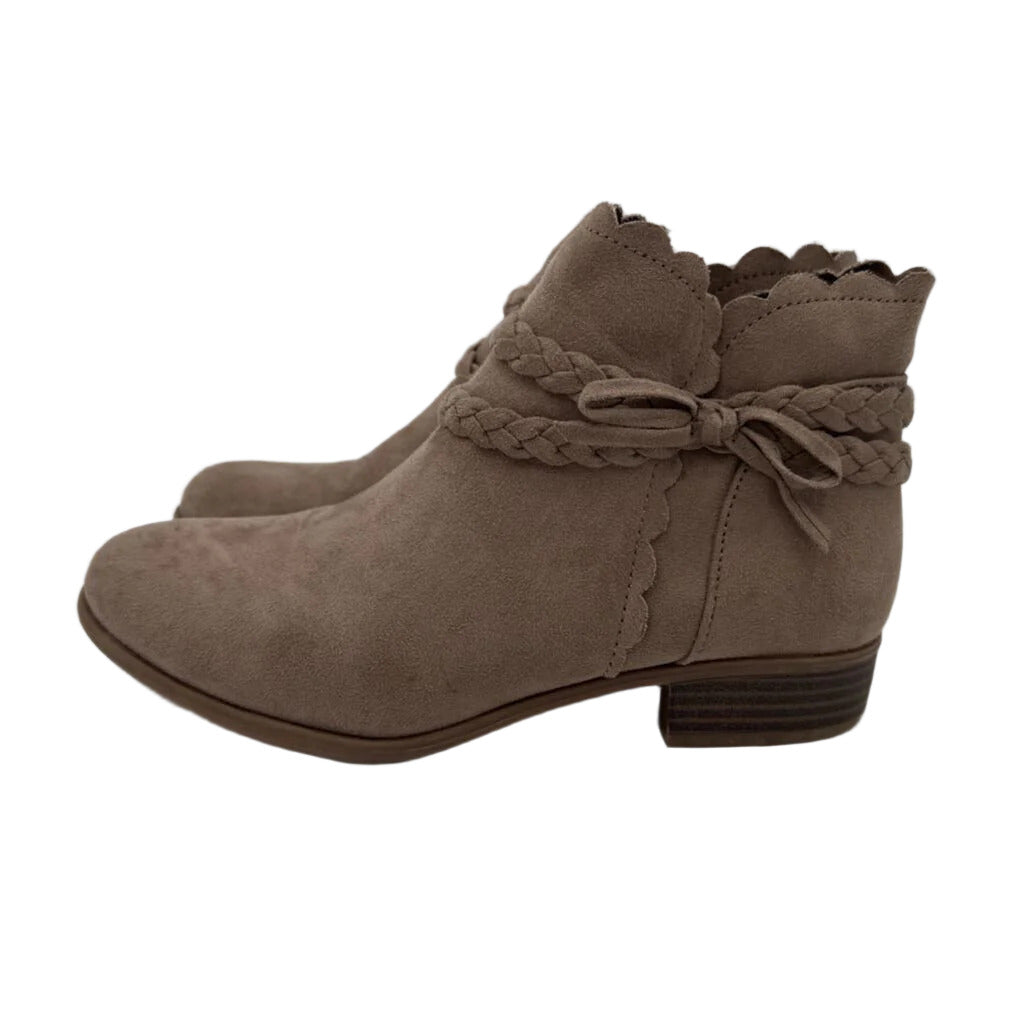 Zip Up Scalloped Boots