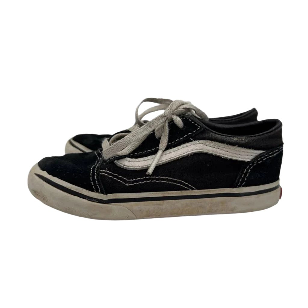 Classic Tie Skate Shoe