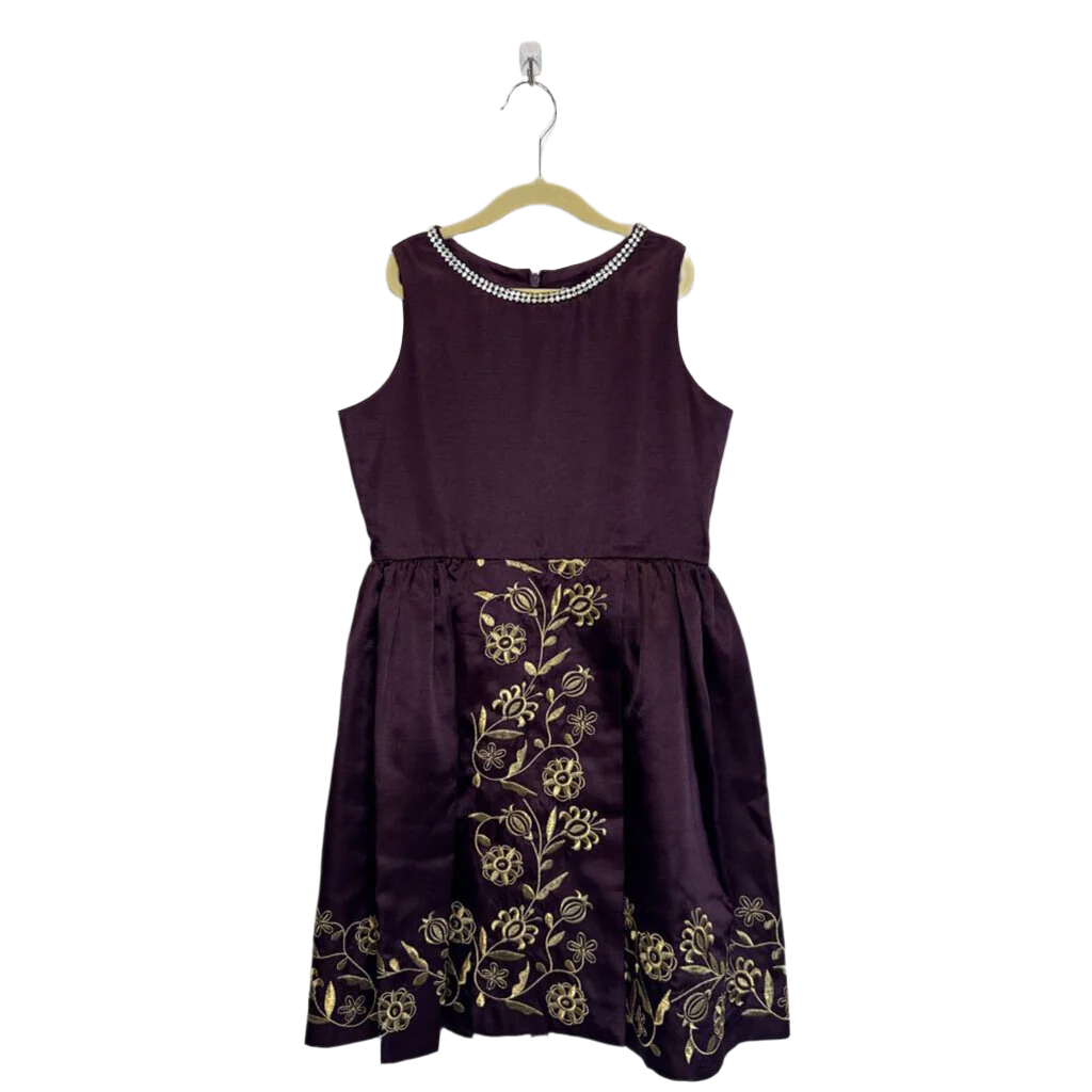 Sleeveless Formal Dress / Gold Stitching