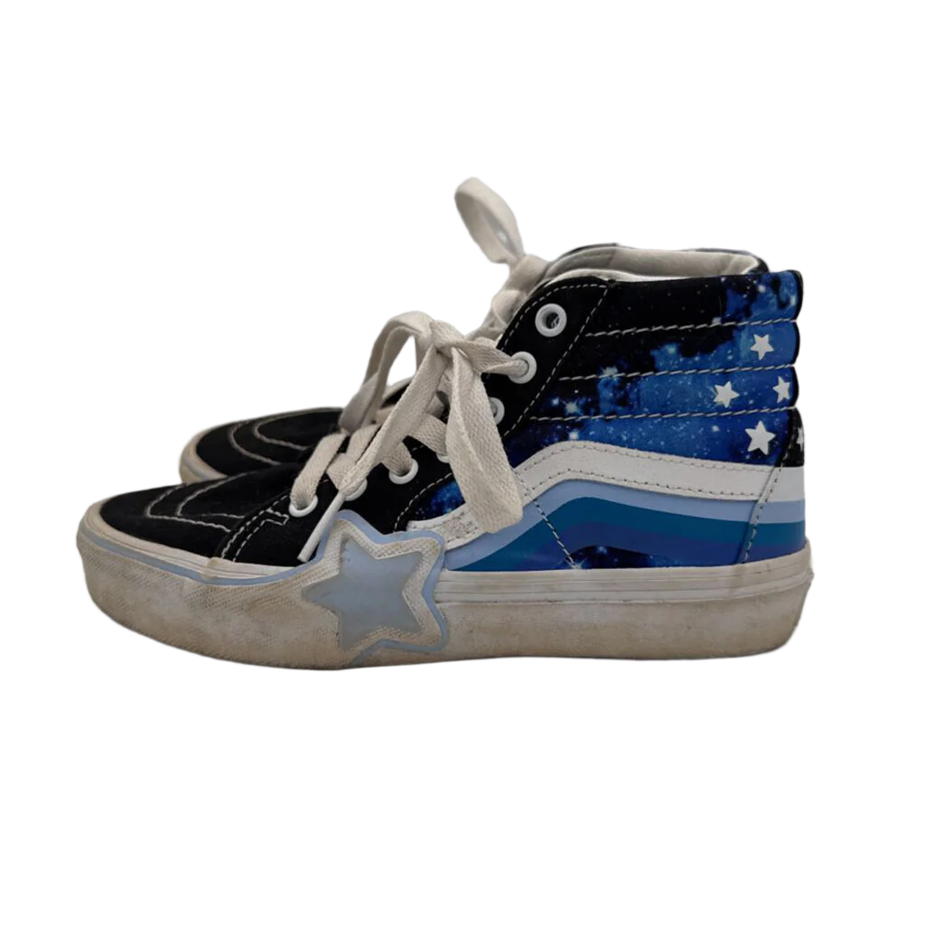 Lace Up Hight Top Sneakers / Stars