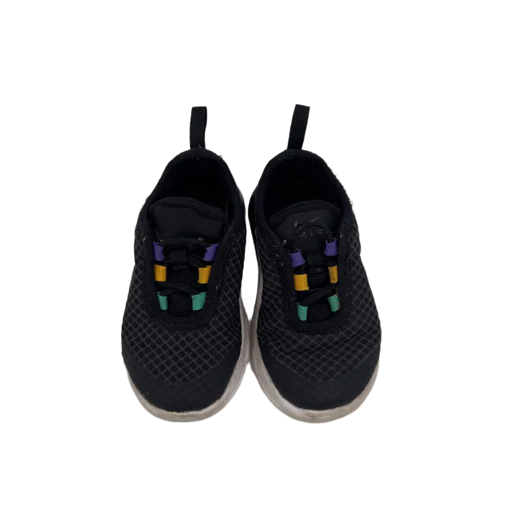 Slip On Sneakers / Red Swoosh