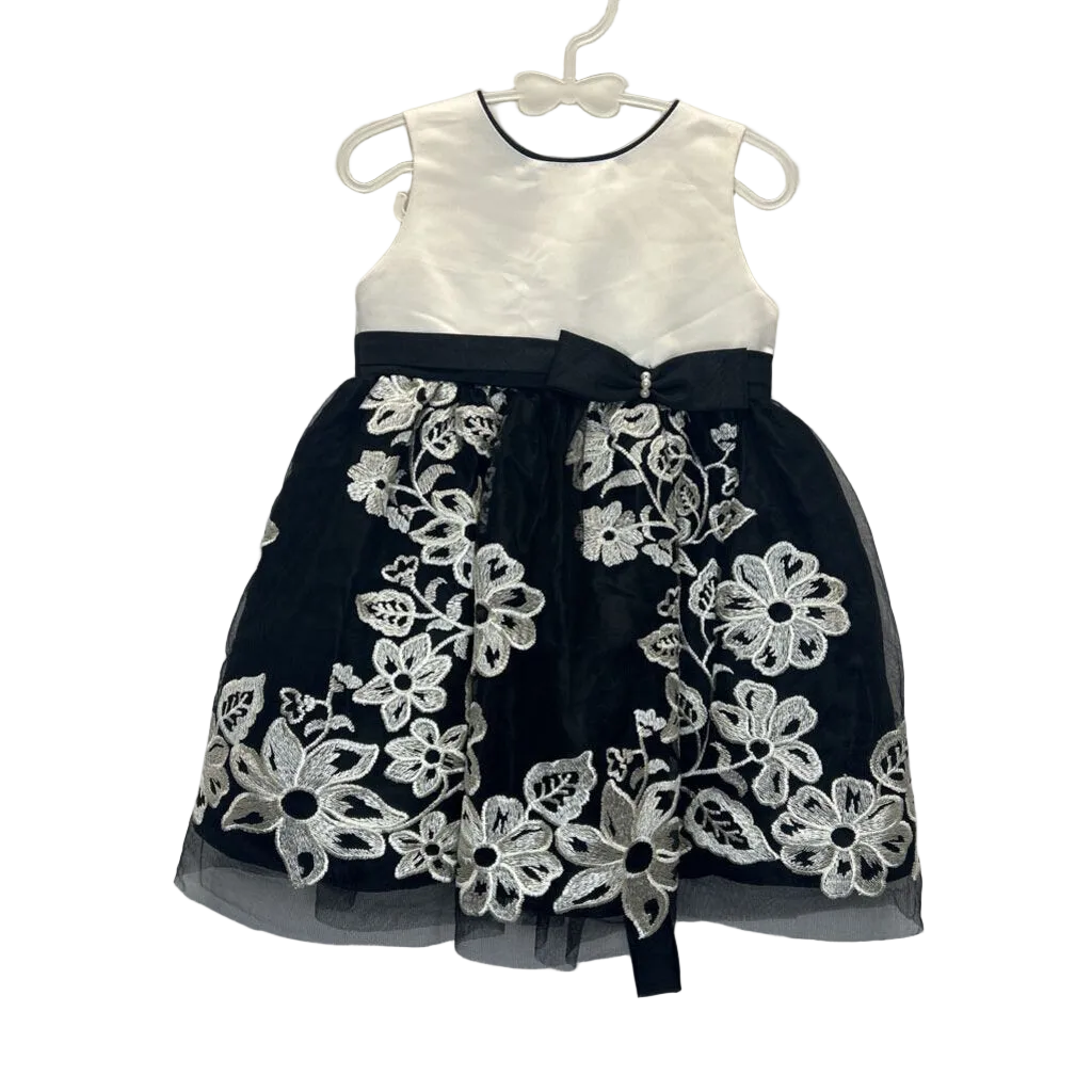 Sleeveless Tulle Dress/Embroidered Flowers