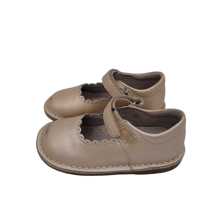 Velcro Clasp Mary Janes / Scalloped Edge