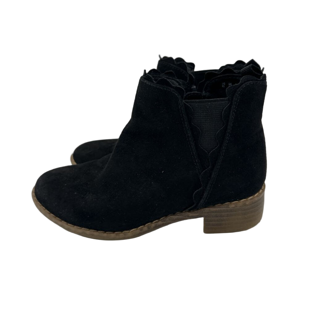 Zip Up Scalloped Ankle Boots