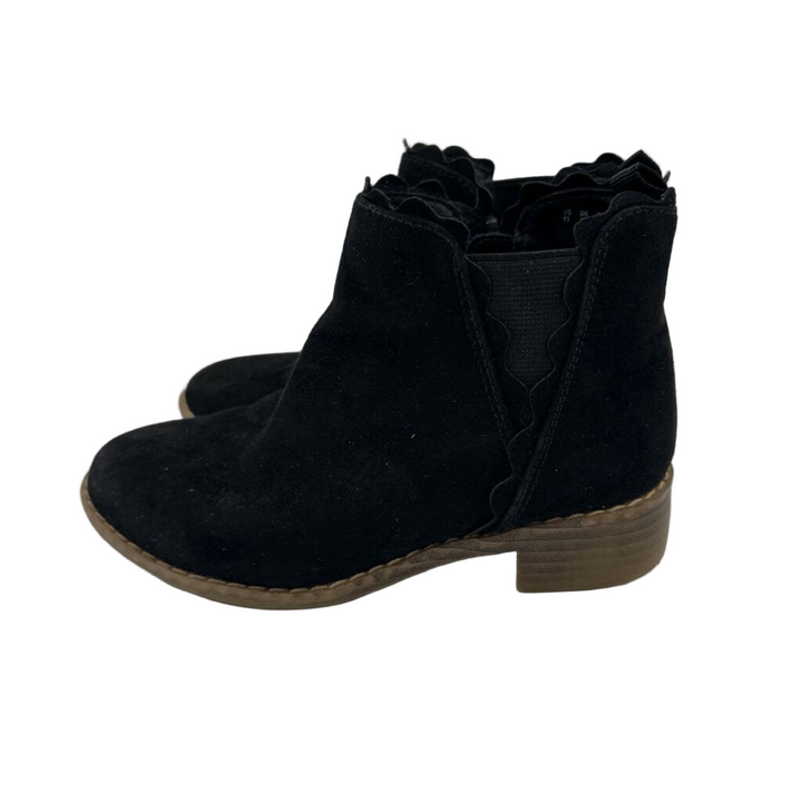 Zip Up Scalloped Ankle Boots