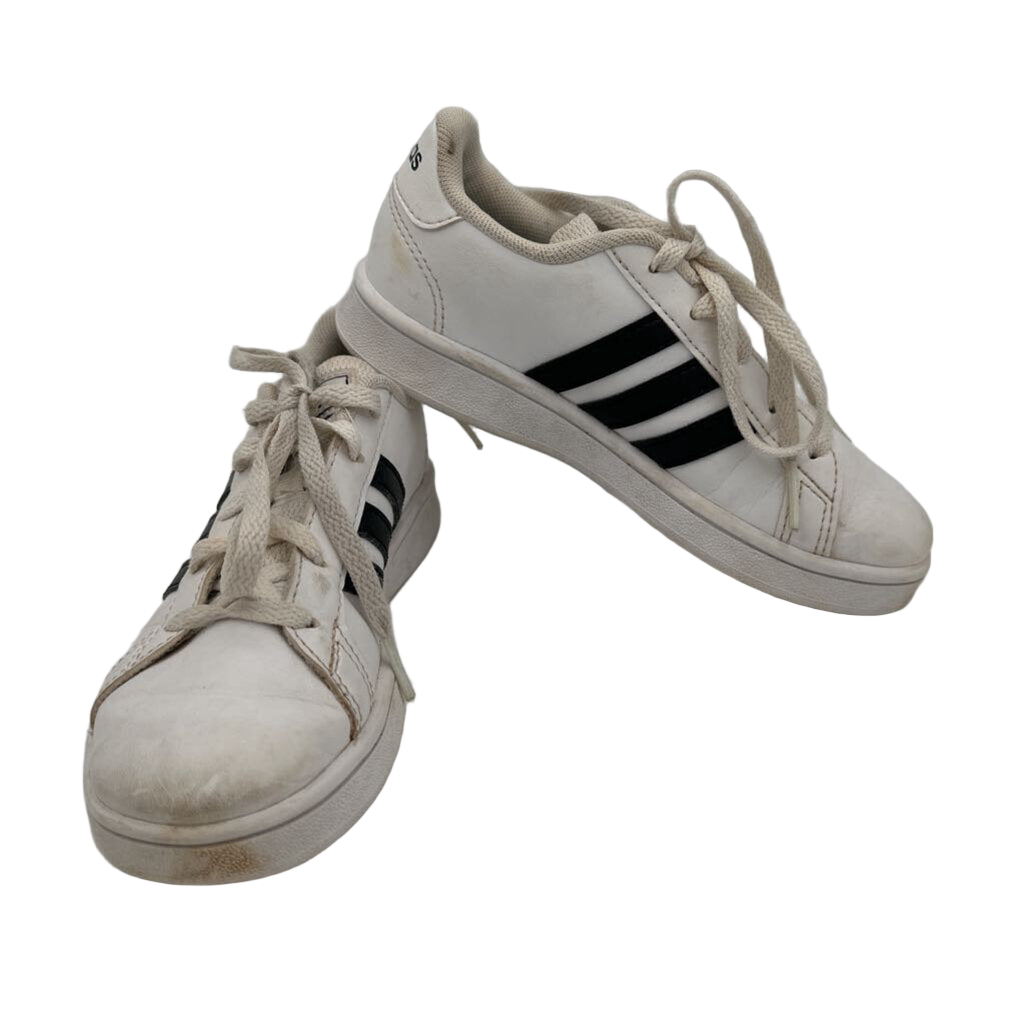 Lace Up Sneakers / 3 Stripes