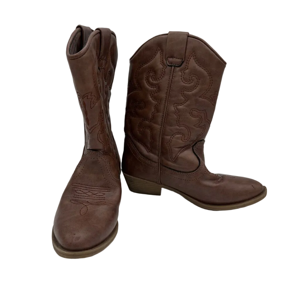 Pull on Cowboy Style Boots