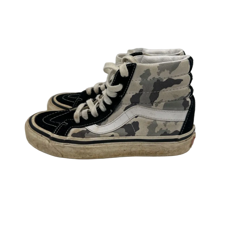 High Top Lace Up Sneakers / Camo