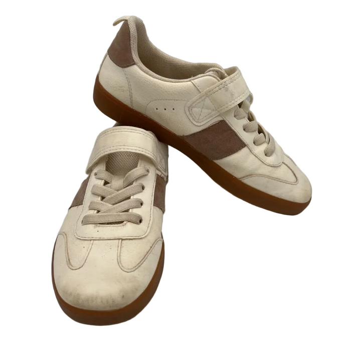 Tennis Shoes/Elastic Laces/Velcro