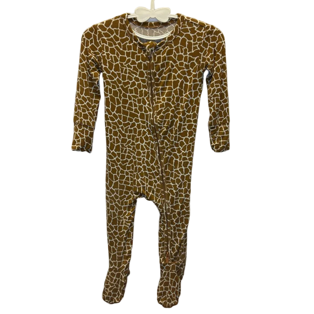 LS Footed Onesie / Giraffe Pattern