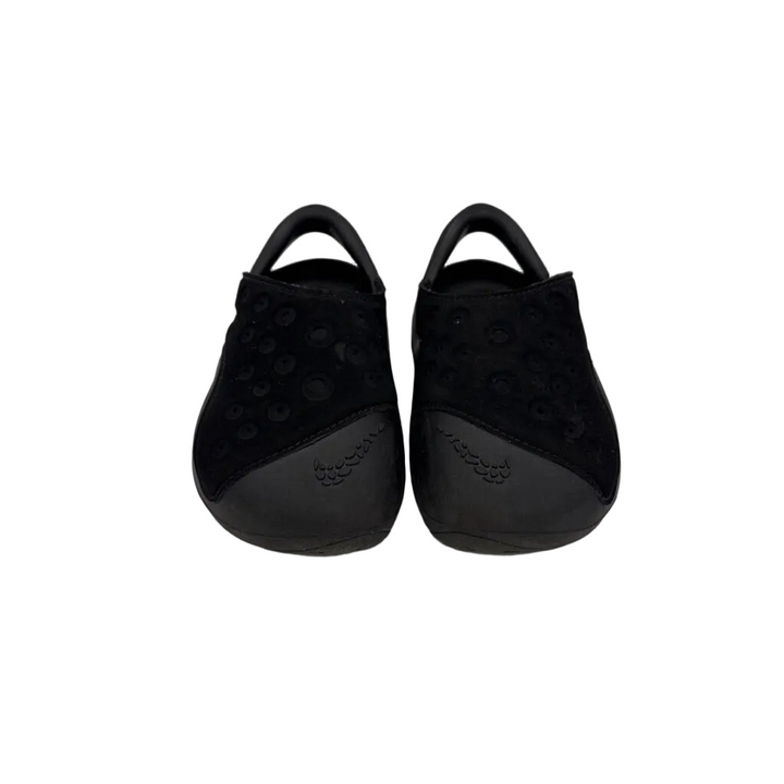 Slip on Water Shoes/Closed Toe