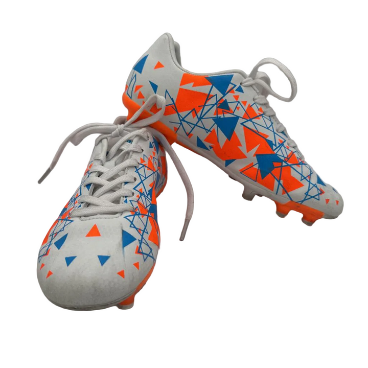 Soccer Cleats / Triangle Pattern