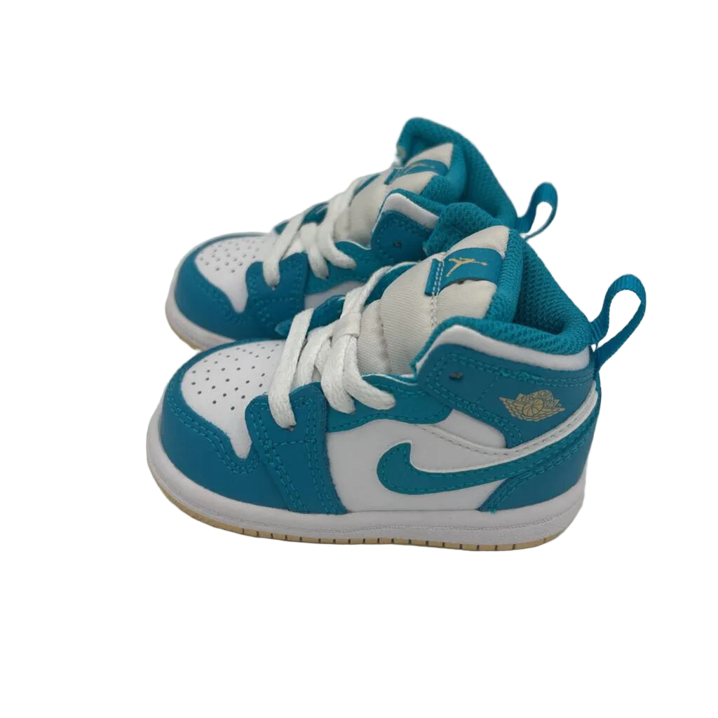 Lace Up Sneakers/High Top