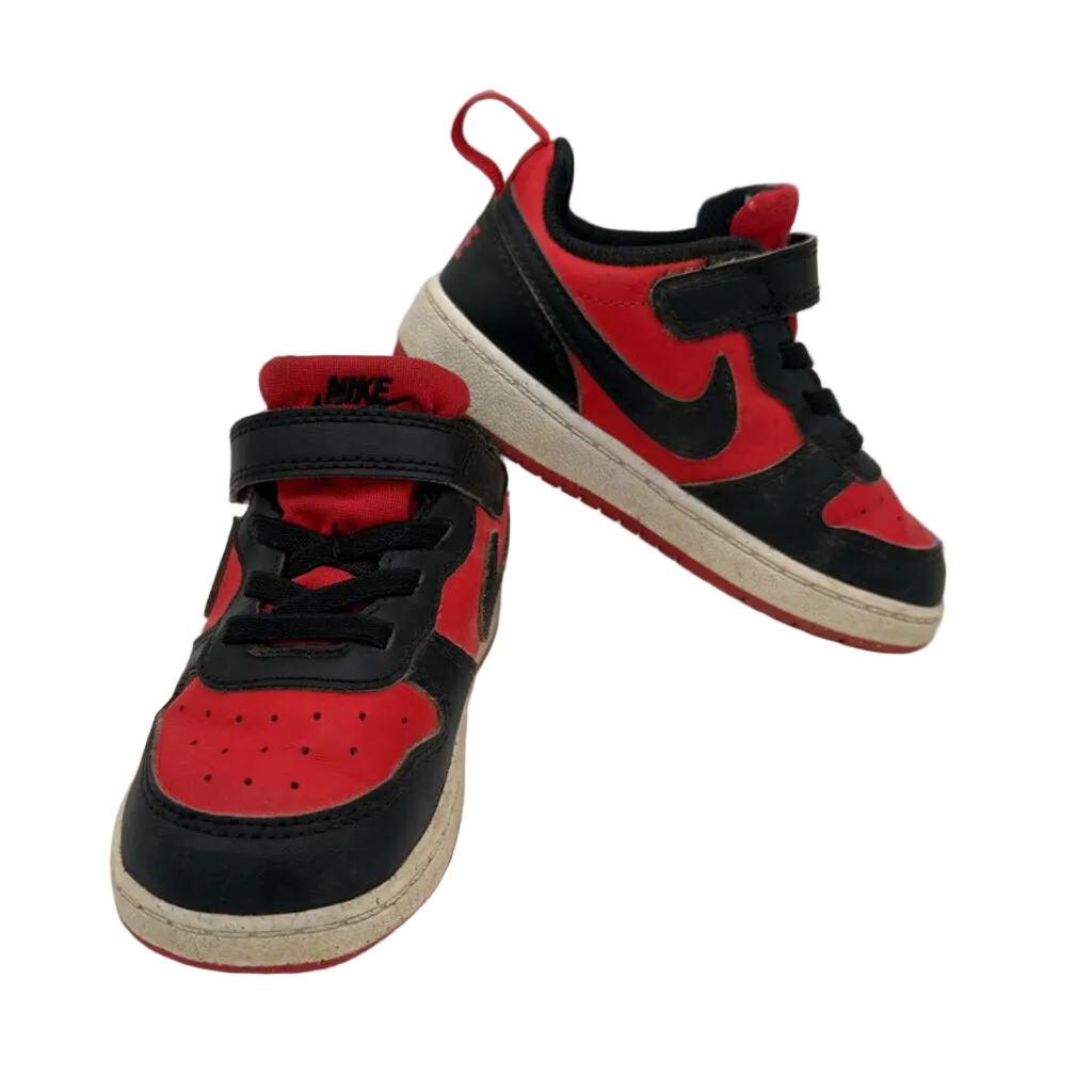 Sneakers / Velcro Clasp + Nike Swoosh