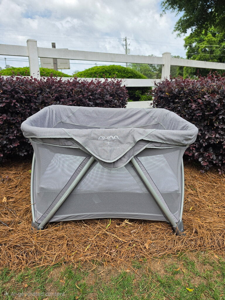 Air Travel Crib w/Travel Bag/Slight Wear