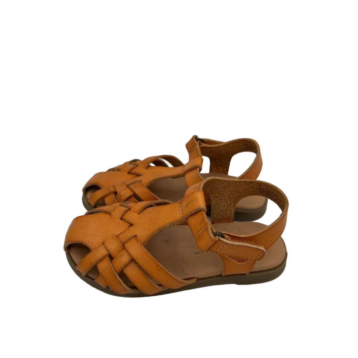 Strap Sandals / Closed Toed