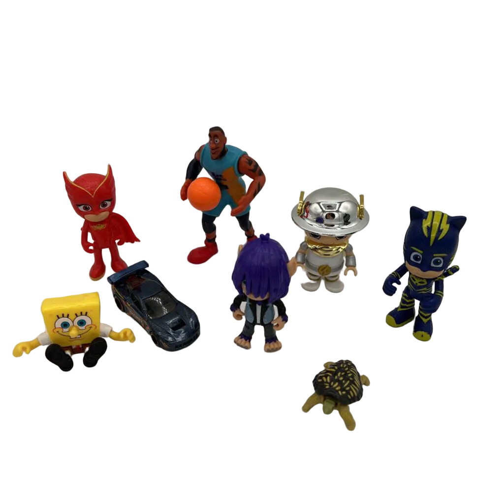 Bag of 8 Toy Figurines