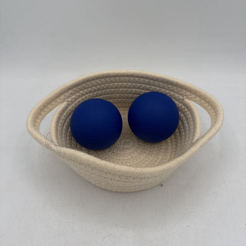 Light, Heavy Balls / 2 Pieces
