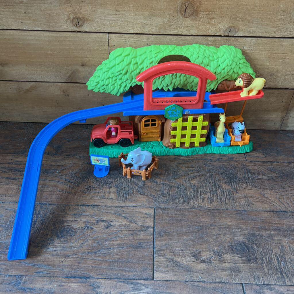 Animal Zoo Playset with Lights/Missing Guy