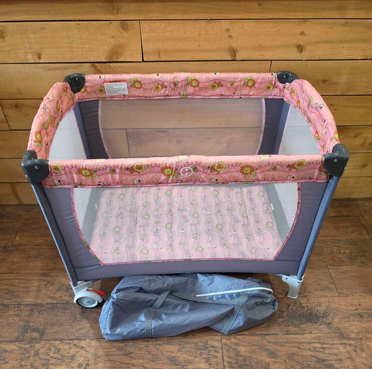 Pack N' Play/No Accessories