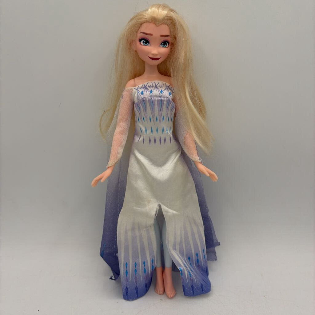 Elsa Barbie Doll: Frozen II